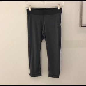 Grey lululemon cropped pants 4